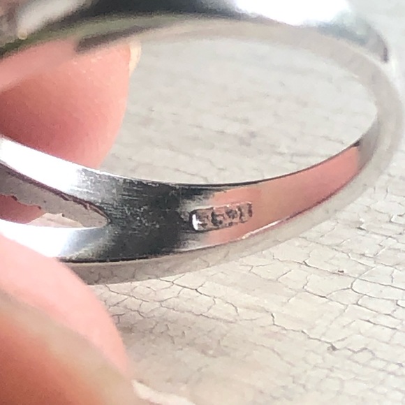 Ruby 2.25 carat spilt shank diamond pave sterling silver oval cut size 6.5 - Picture 12 of 12